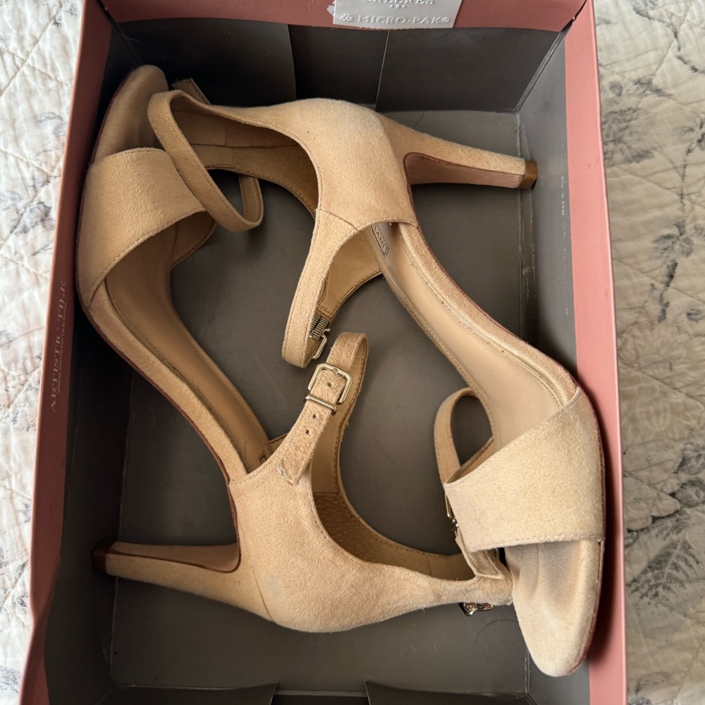 Antonio Melani heels in pretty good shape